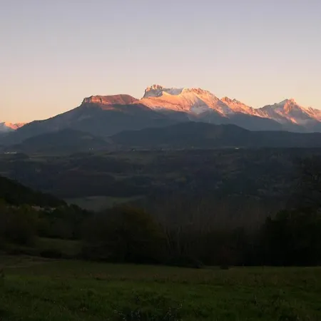 Le Pellenfrey Proche La Mure & Monteynard Holiday home *